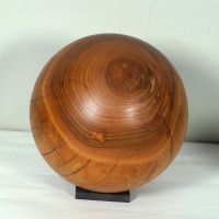 Holzurne aus Kirschbaumholz