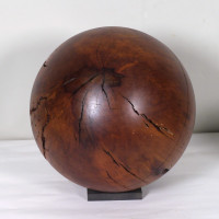 Holzurne aus Birnbaumholz